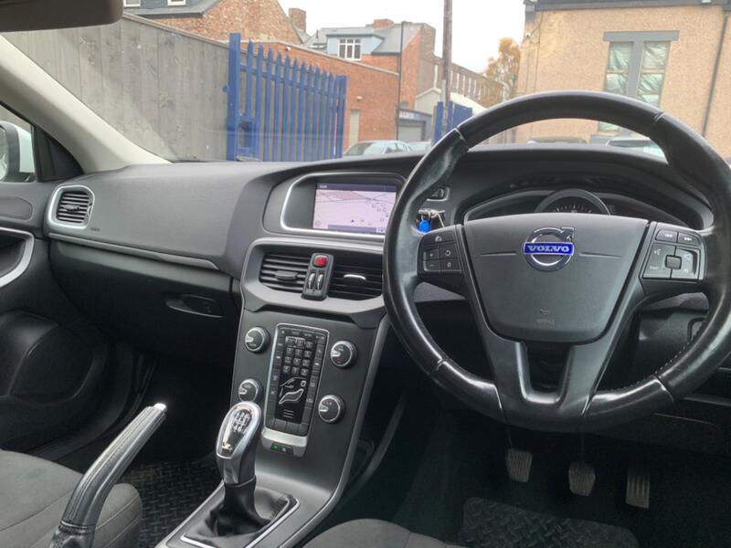 VOLVO V40