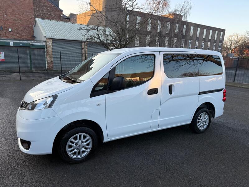NISSAN NV200