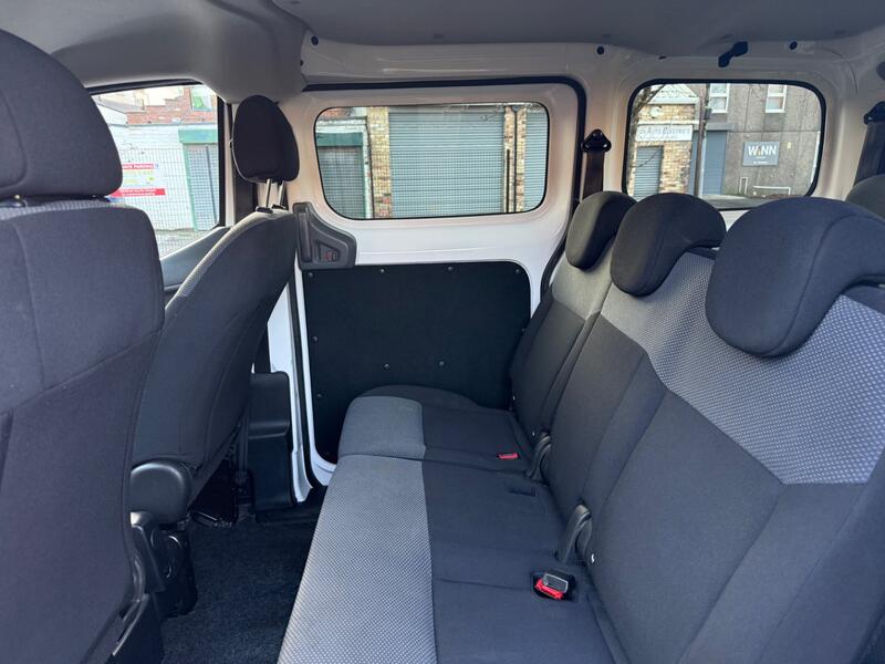 NISSAN NV200