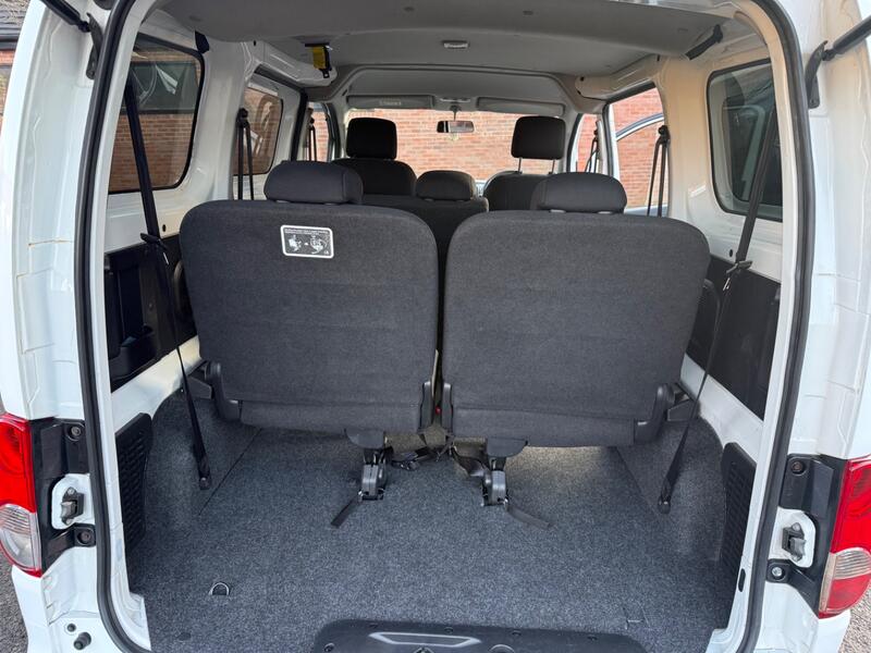 NISSAN NV200