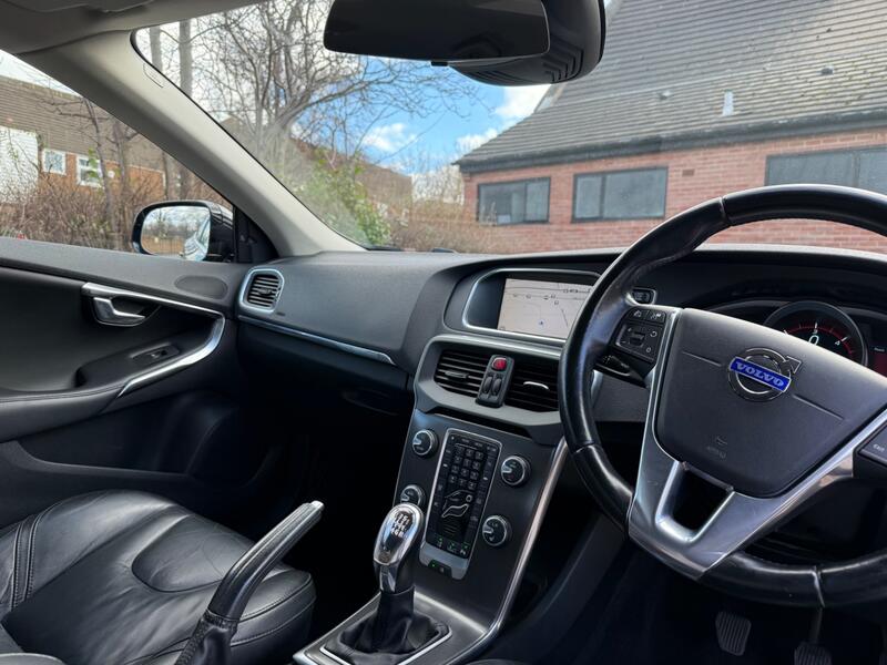 VOLVO V40