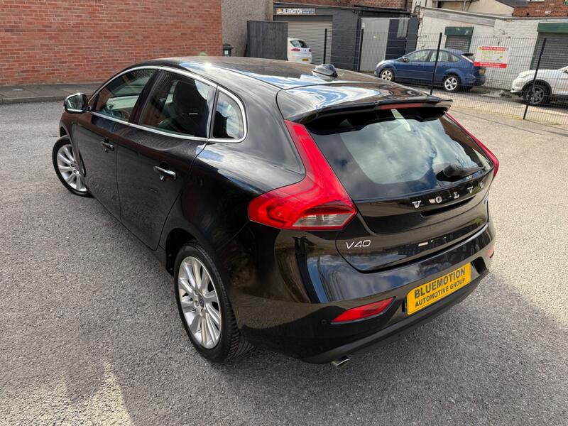VOLVO V40