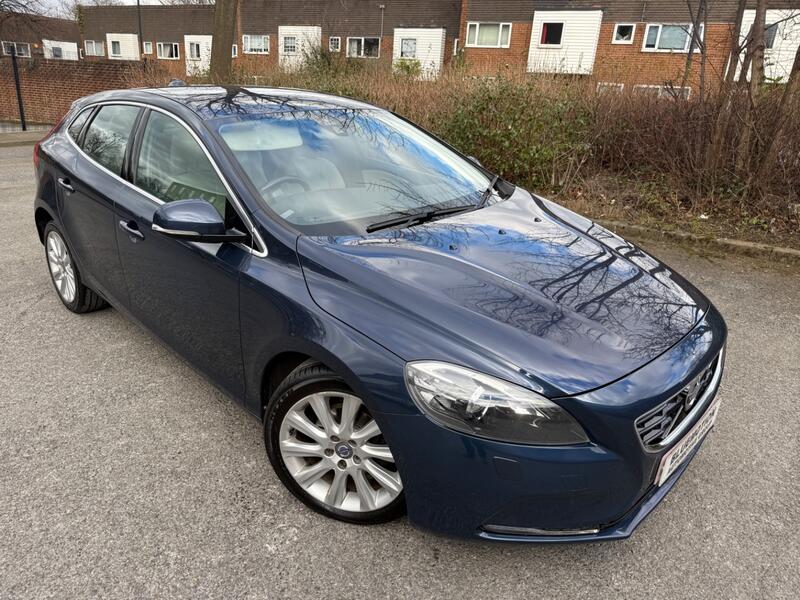 VOLVO V40
