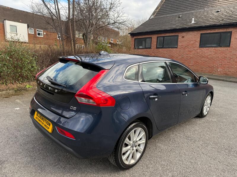VOLVO V40