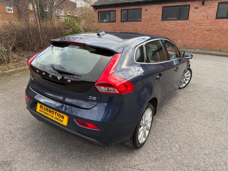 VOLVO V40