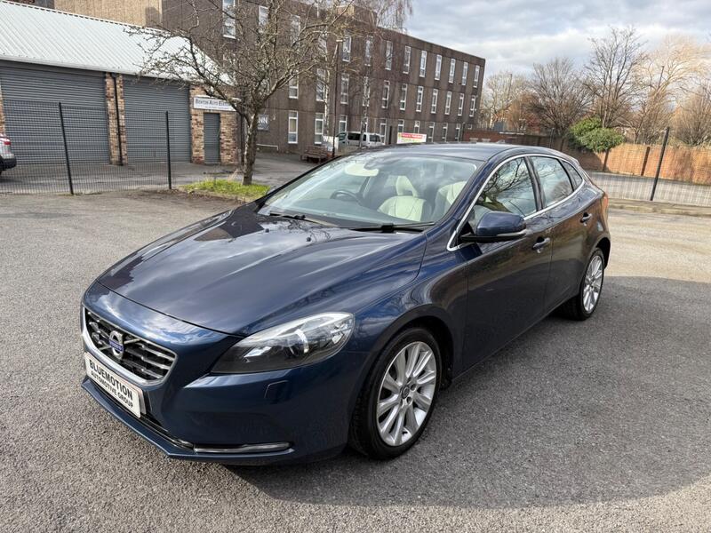 VOLVO V40