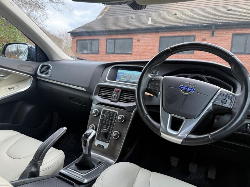 VOLVO V40