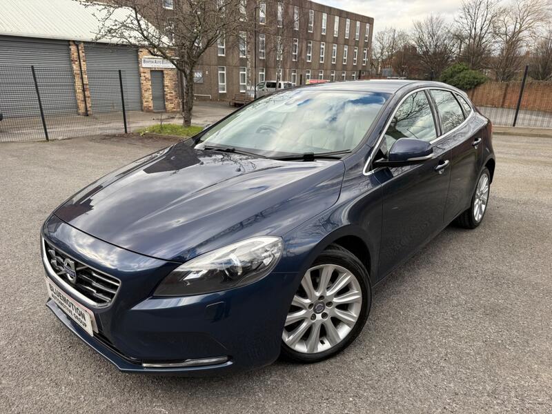 VOLVO V40