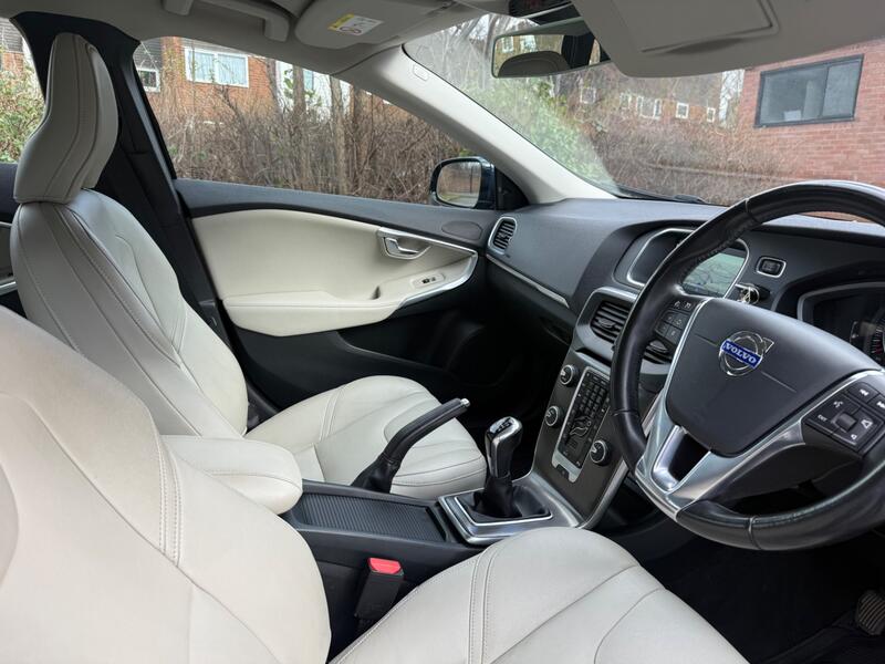 VOLVO V40