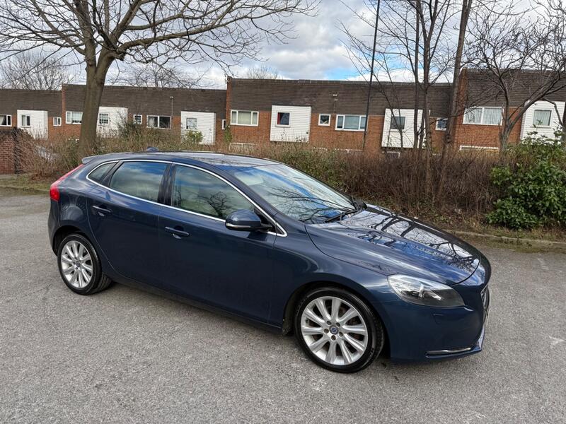 VOLVO V40