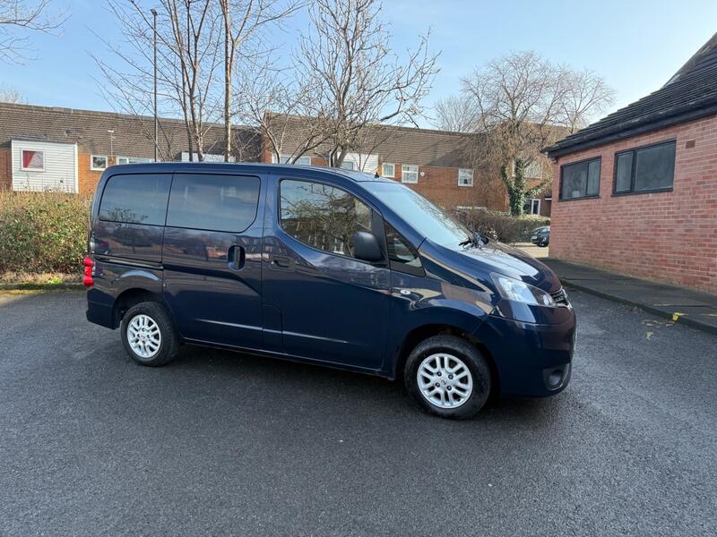 NISSAN NV200