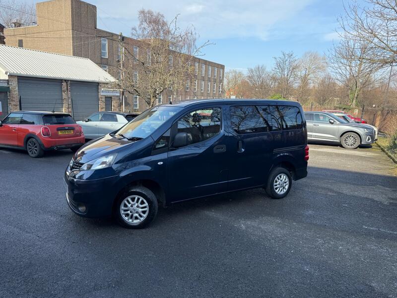 NISSAN NV200
