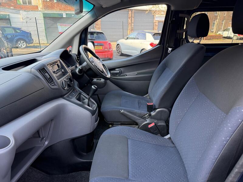 NISSAN NV200